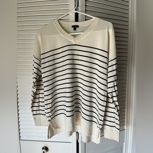 Talbots Cream and Navy Knit V neck Top